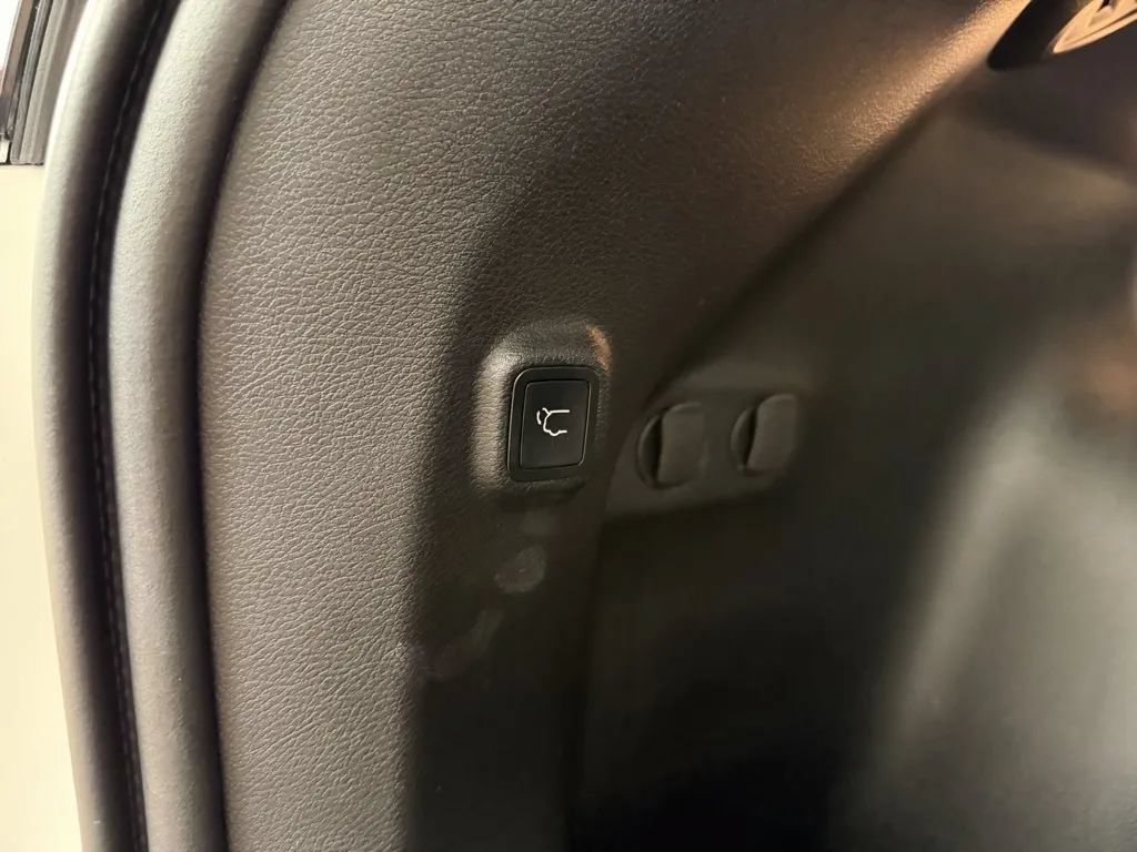 Used 2021 Jeep Cherokee Limited AWD/4WD image 34