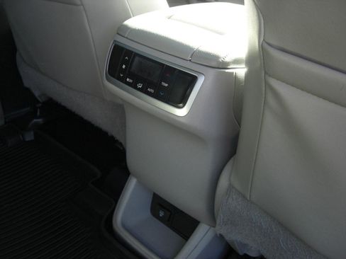 Used 2014 Toyota Highlander Limited FWD image 20