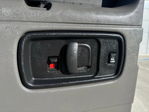 Used 2023 GMC Savana 2500 LS w/ Driver Convenience Package image 25