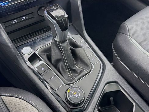 Used 2025 Volkswagen Taos SEL image 18