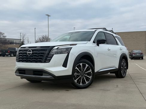 New 2026 Nissan Pathfinder SL image 8