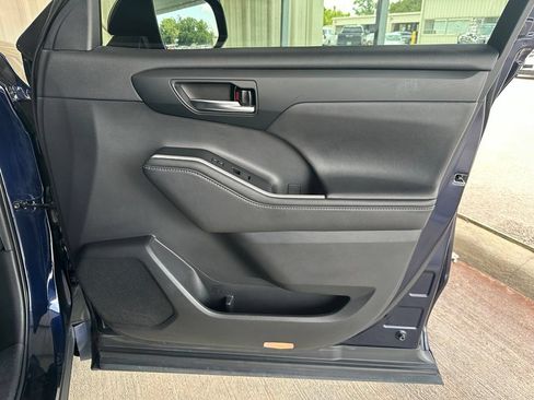 Used 2020 Toyota Highlander XLE FWD image 36