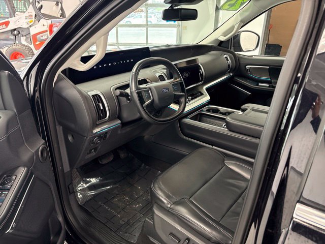 Used 2025 Ford Expedition Platinum AWD/4WD image 11