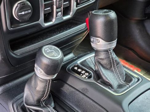 Used 2019 Jeep Wrangler Unlimited Sahara AWD/4WD image 11