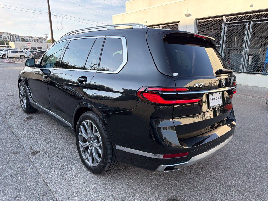 Certified 2023 BMW X7 xDrive40i w/ Premium Package AWD/4WD image 3