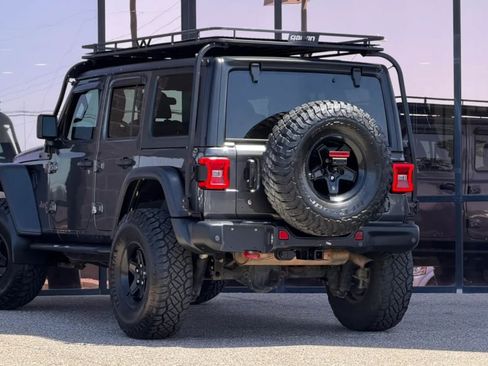Used 2018 Jeep Wrangler Unlimited Rubicon w/ Dual Top Group AWD/4WD image 11