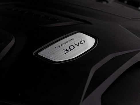 Used 2023 Porsche Cayenne Platinum Edition AWD/4WD image 41