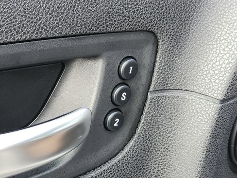 Used 2018 Chrysler 300 Limited image 18