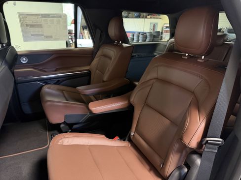 New 2026 Lincoln Navigator Reserve AWD/4WD image 23