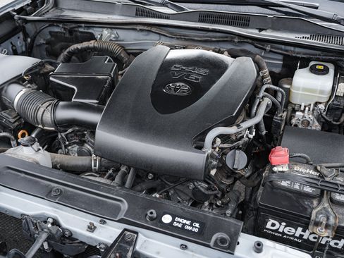 Used 2019 Toyota Tacoma TRD Off-Road image 34