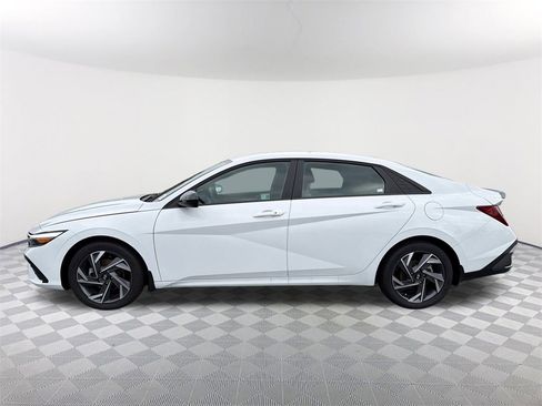 Certified 2025 Hyundai Elantra Sport image 8