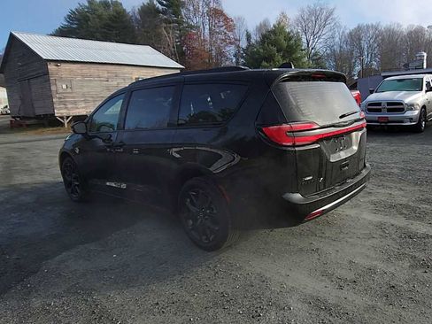 New 2026 Chrysler Pacifica Limited w/ S Appearance Package image 6