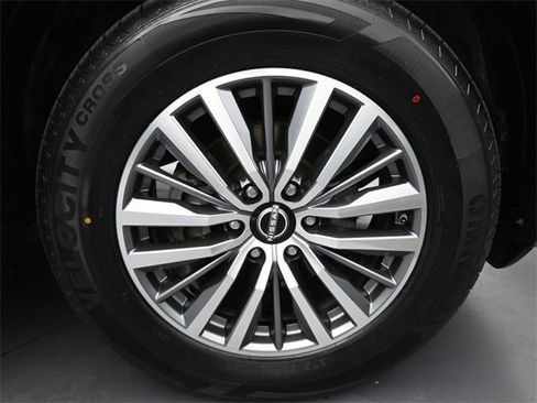 Used 2024 Nissan Armada SL image 32