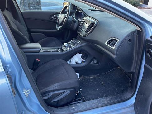 Used 2015 Chrysler 200 Limited w/ Convenience Group image 17