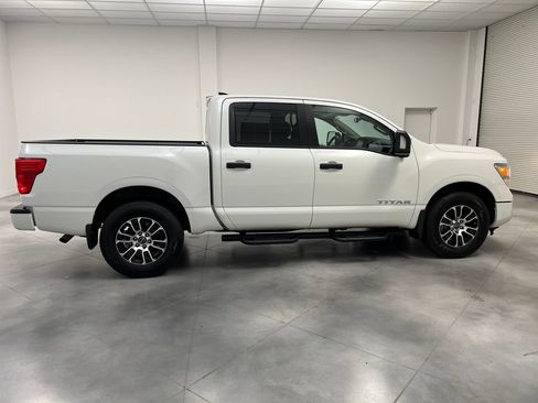 Used 2024 Nissan Titan SV w/ SV Convenience Package AWD/4WD image 10