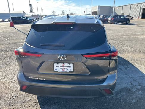 Used 2023 Toyota Highlander XLE image 7