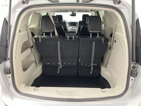 Used 2024 Chrysler Pacifica Touring-L image 28