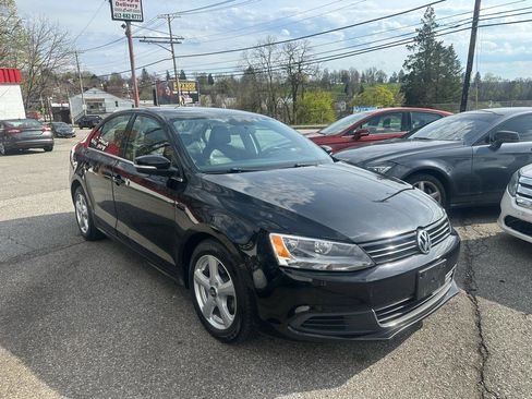 Used 2013 Volkswagen Jetta SE image 2