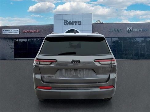 Used 2022 Jeep Grand Cherokee L Altitude image 5