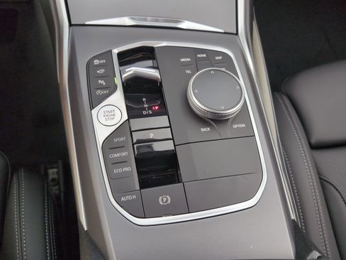 Used 2025 BMW 230i Coupe w/ Convenience Package image 15