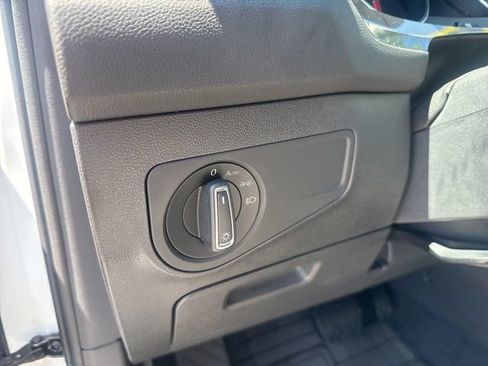 Used 2020 Volkswagen Tiguan SEL FWD image 14