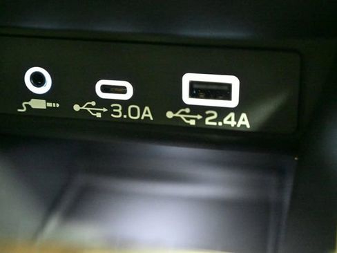 Used 2025 Subaru Outback Premium w/ Popular Package #1A image 33