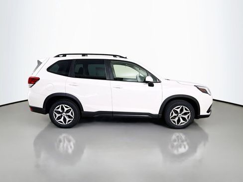 Used 2023 Subaru Forester Premium AWD/4WD image 9