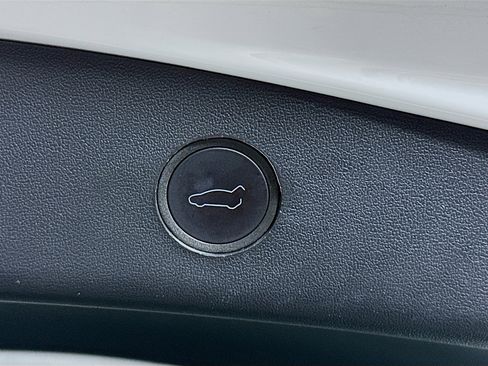 Used 2023 Tesla Model 3 Standard Range image 28