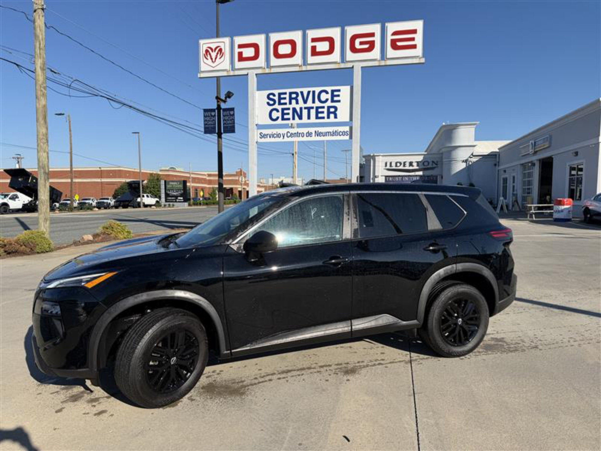 Used 2026 Nissan Rogue SV AWD/4WD image 2