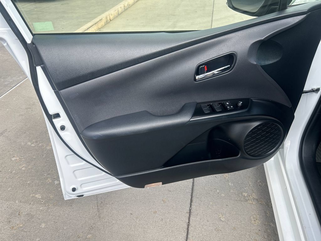 Used 2022 Toyota Prius LE FWD image 11