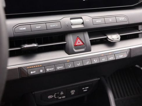 Used 2025 Kia K4 FWD image 18