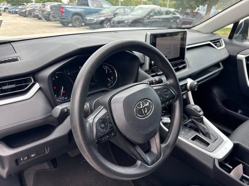 Used 2025 Toyota RAV4 XLE FWD image 9