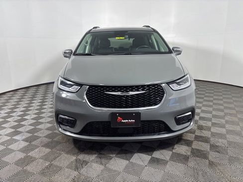 Certified 2022 Chrysler Pacifica Limited image 2