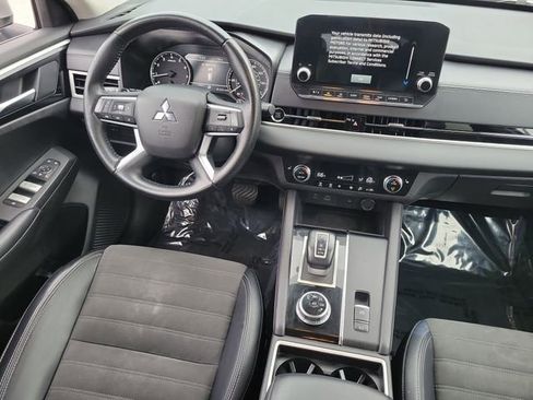 Used 2024 Mitsubishi Outlander SE image 15