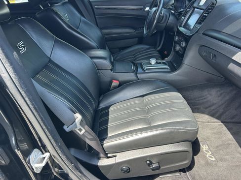Used 2016 Chrysler 300 S w/ 300S Premium Group RWD image 9