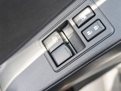 Used 2024 Nissan Frontier SV RWD image 23