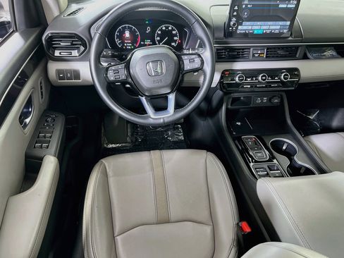 Used 2025 Honda Pilot Touring image 22