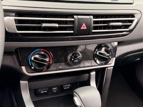 Used 2021 Kia Seltos LX image 21