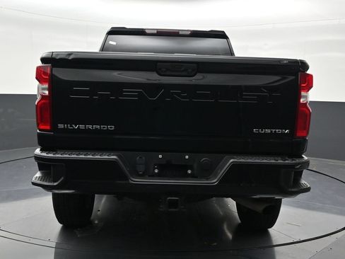 Used 2021 Chevrolet Silverado 2500 Custom w/ Custom Value Package AWD/4WD image 4