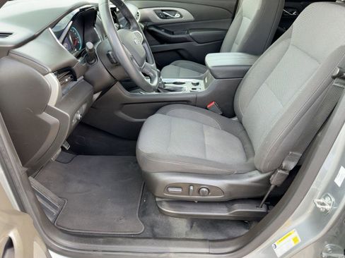 Used 2023 Chevrolet Traverse LT image 4