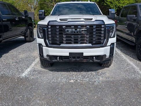 Used 2024 GMC Sierra 2500 Denali Ultimate image 9