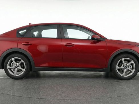 Used 2025 Kia K4 LXS image 11