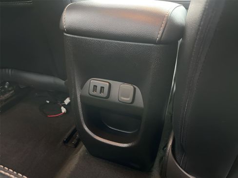 Used 2018 Chevrolet Colorado LT image 30