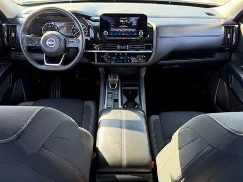 Certified 2024 Nissan Pathfinder SV FWD image 22