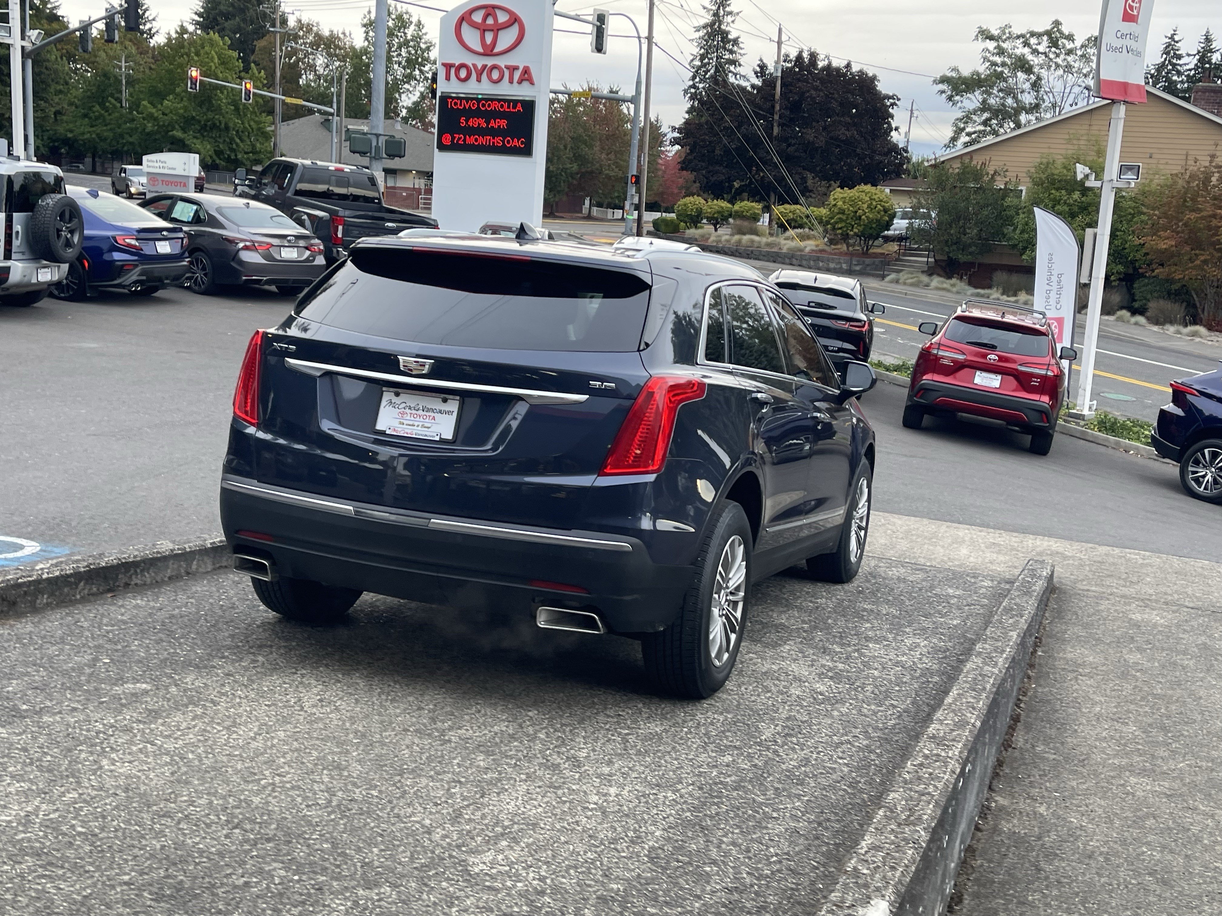 Used 2018 Cadillac XT5 Luxury w/ Driver Awareness Package FWD image 7