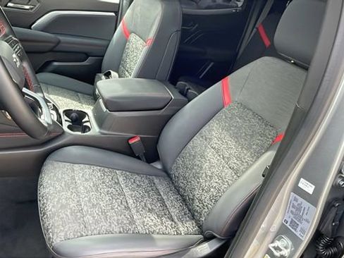 Used 2024 Chevrolet Colorado Z71 w/ Z71 Convenience Package 2 image 11