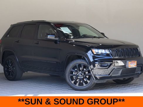 Used 2021 Jeep Grand Cherokee Laredo X AWD/4WD image 3