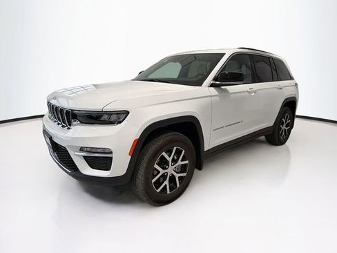 Used 2025 Jeep Grand Cherokee Limited w/ Trailer Tow Package image 3