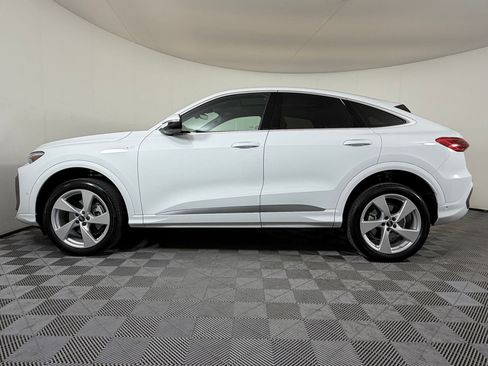 Used 2025 Audi Q5 Premium Plus AWD/4WD image 2