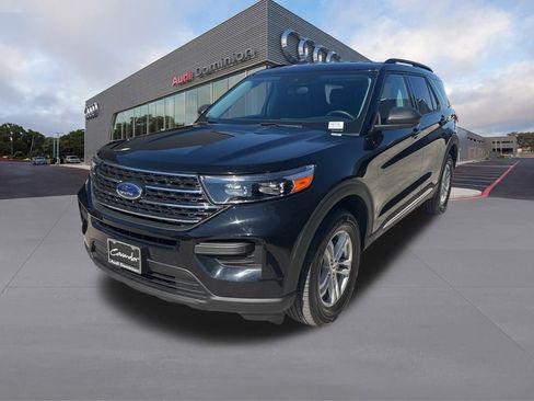 Used 2024 Ford Explorer XLT image 1